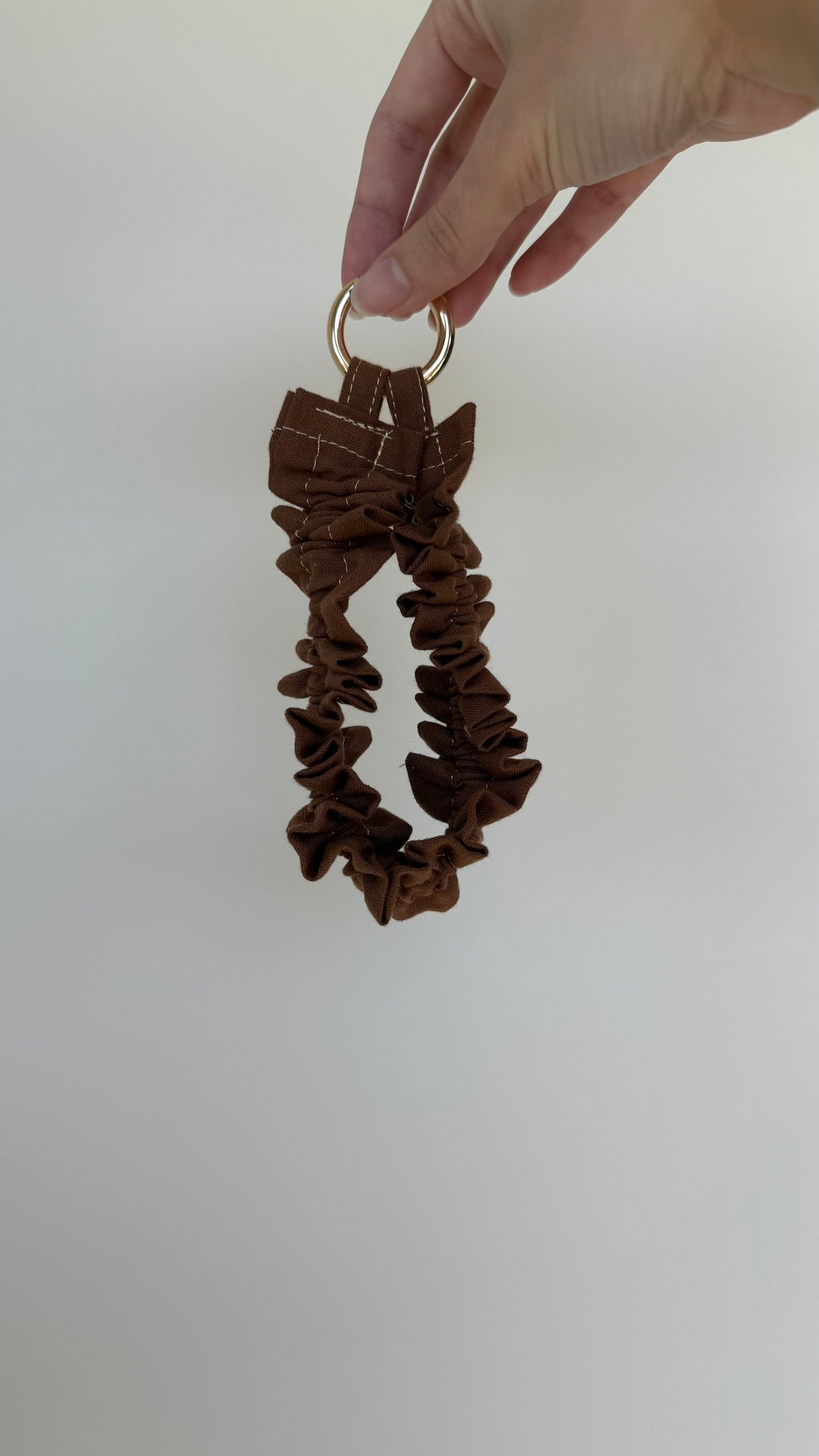 🌰 Lillie Wristlet – Mocha Brown