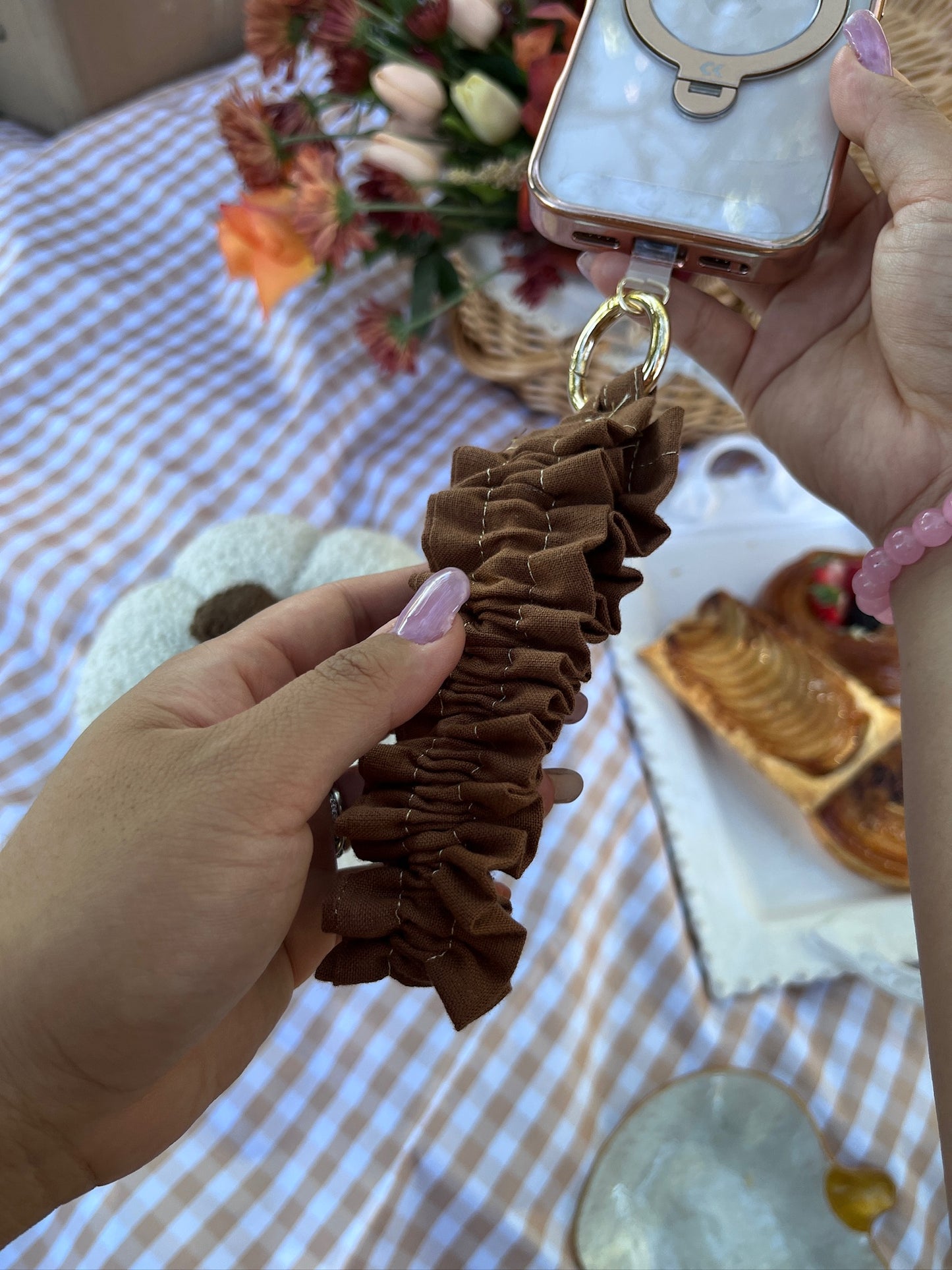 🌰 Lillie Wristlet – Mocha Brown