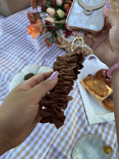 🌰 Lillie Wristlet – Mocha Brown