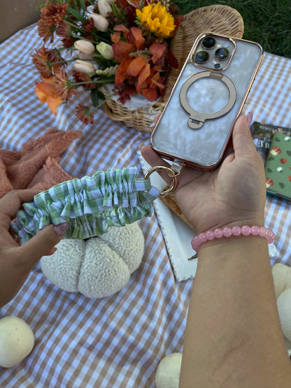 💚 Lillie Wristlet – Pastel Green Gingham