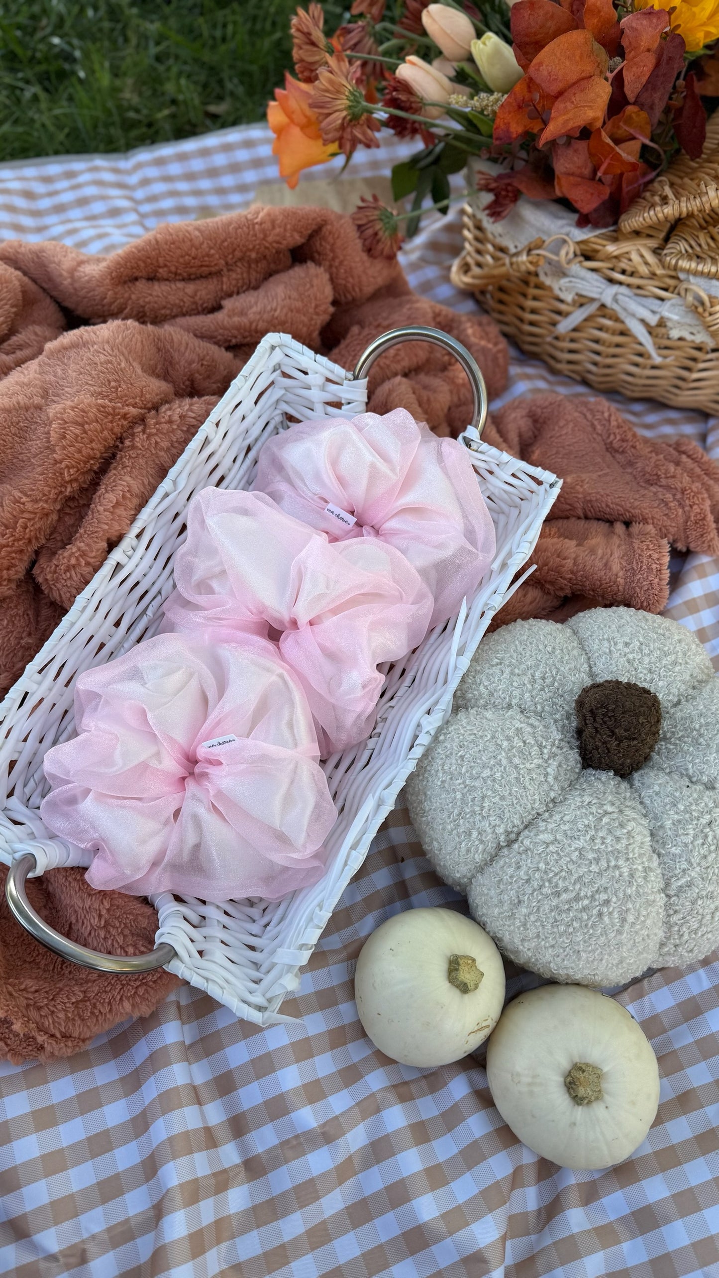 🌅 Odette Scrunchie – Dawn Court