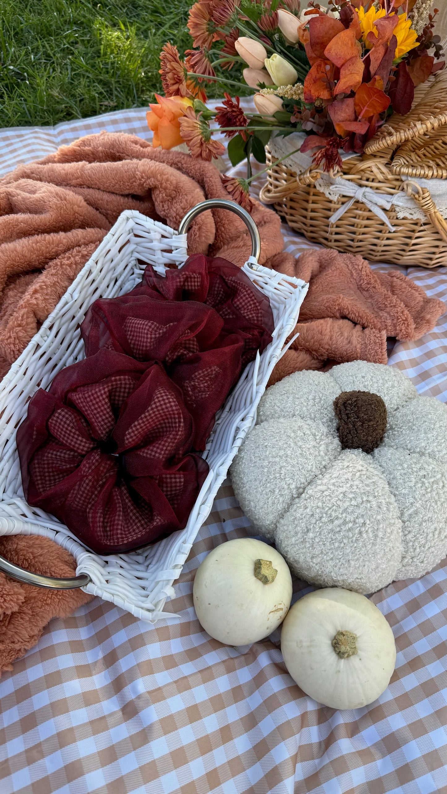 🍁 Odette Scrunchie – Autumn Court